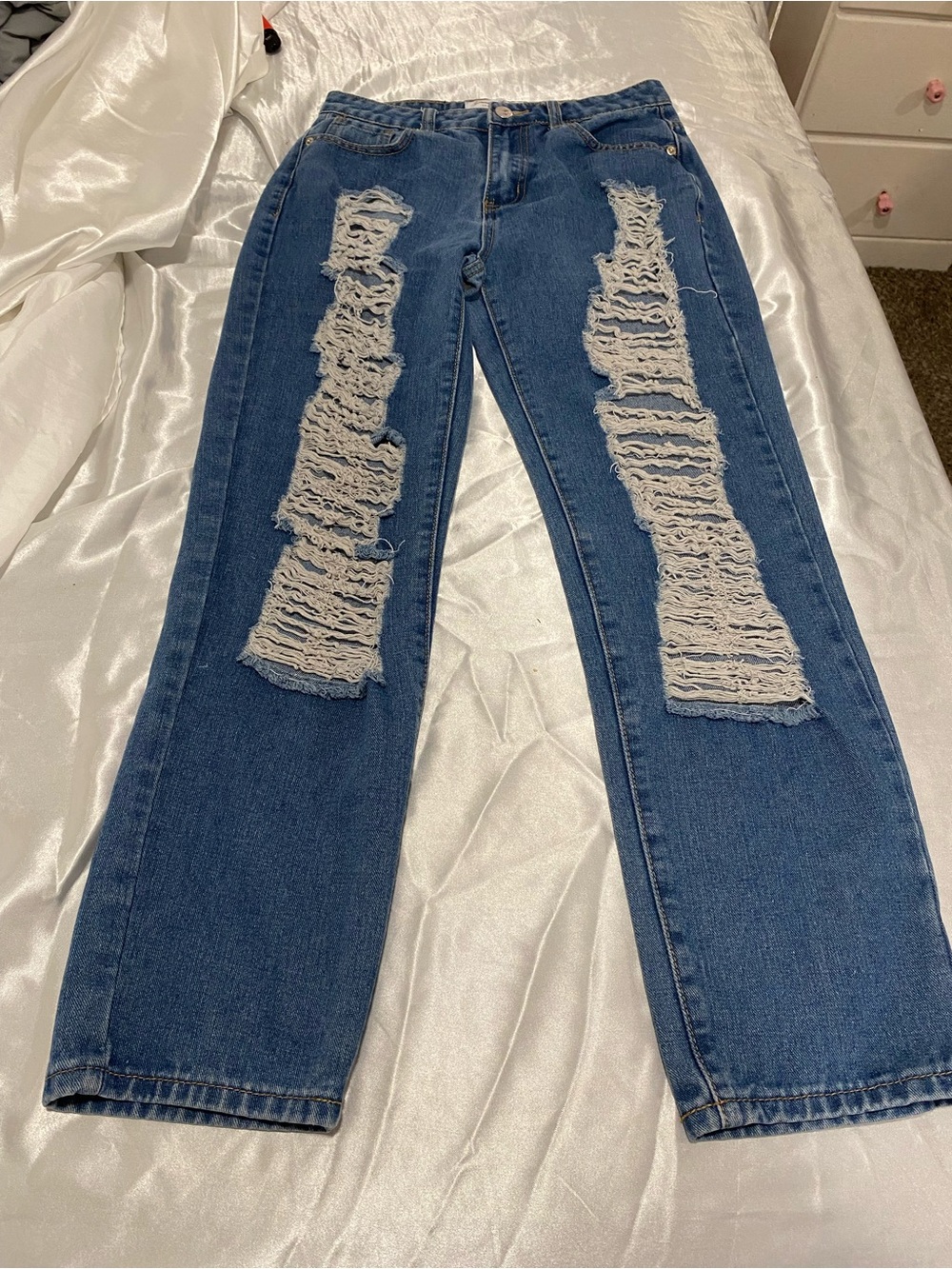 Women’s lassic Blue Distressed  Jeans
